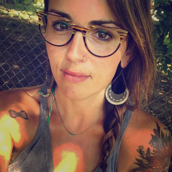 Meet your Posher, Megan - Picture 1 of 1